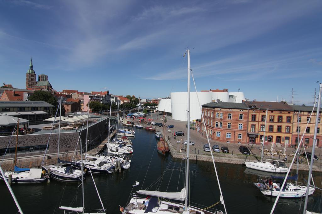 Hochwertige Apartments Im Stralsunder Hafen Екстер'єр фото