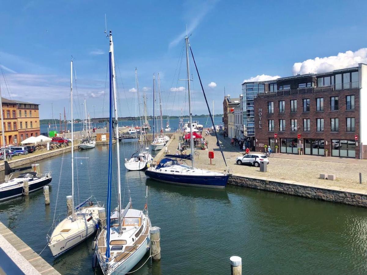 Hochwertige Apartments Im Stralsunder Hafen Екстер'єр фото